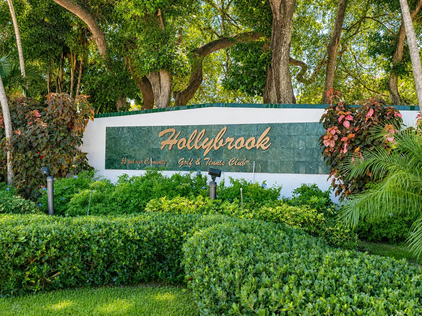 HollyBrook Entrance Sign