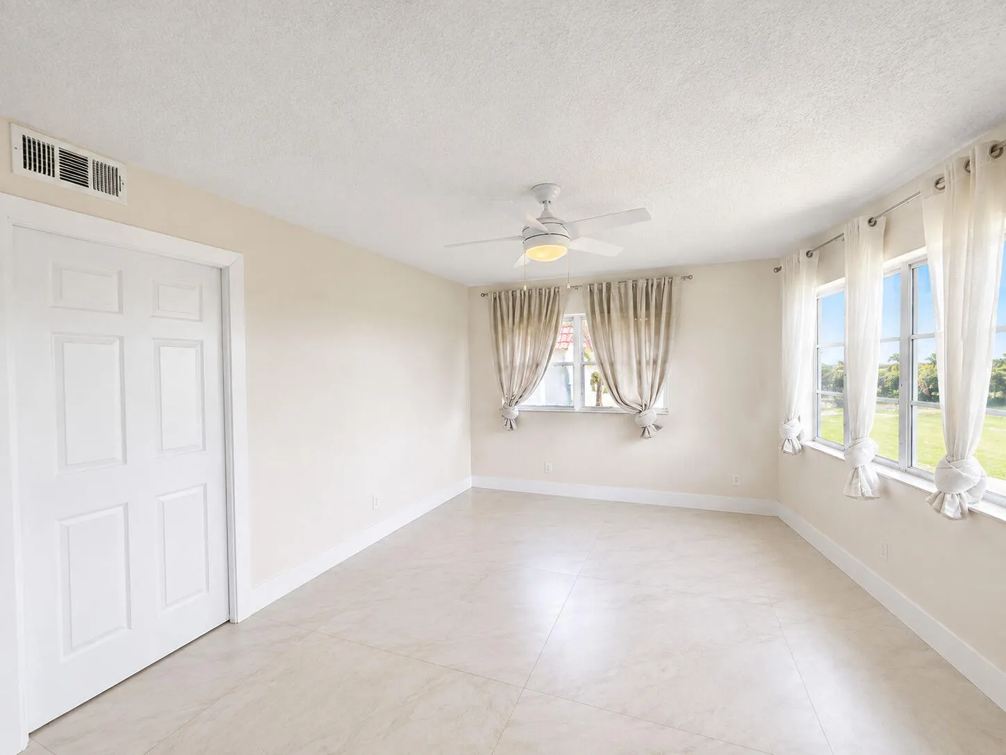 Bedroom 2/Convertible