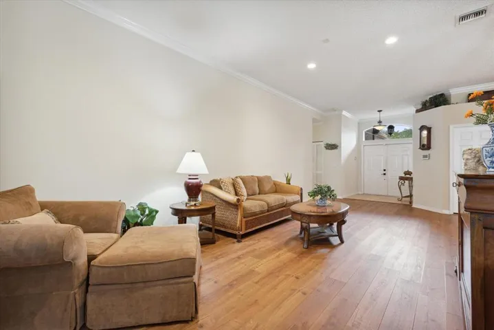 5877 NW 73rd Ct_006
