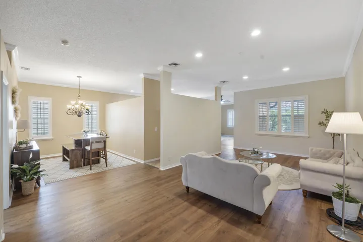 5877 NW 73rd Ct_005