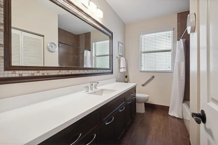 5877 NW 73rd Ct_014