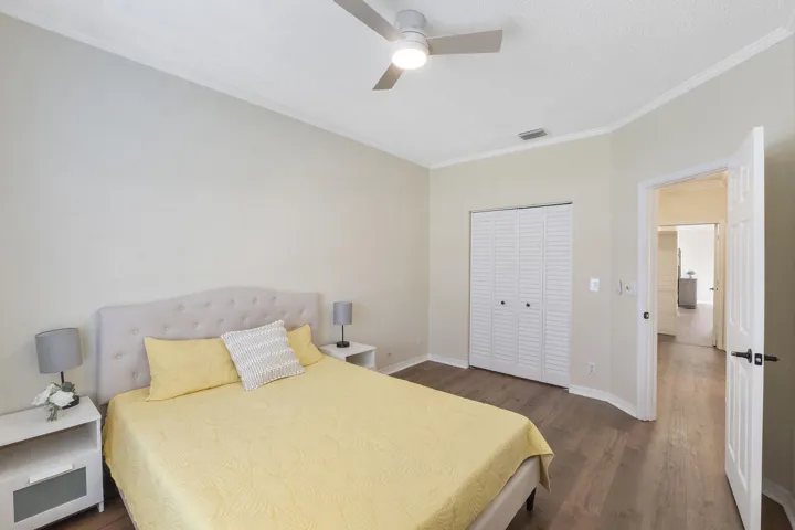 5877 NW 73rd Ct_023