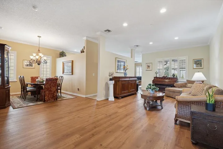 5877 NW 73rd Ct_013
