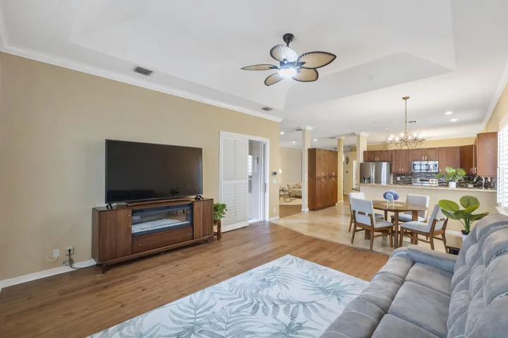 5877 NW 73rd Ct_016
