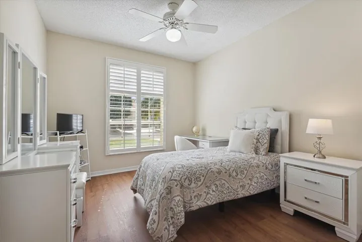 5877 NW 73rd Ct_011