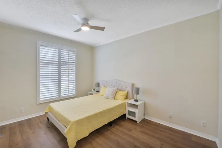 5877 NW 73rd Ct_022