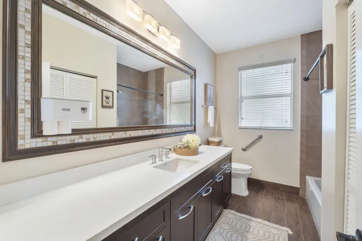 5877 NW 73rd Ct_024