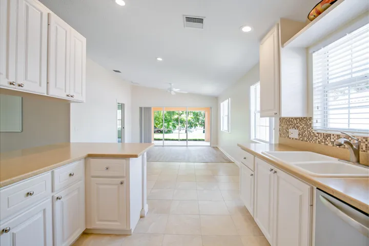 11320Pembroke-13