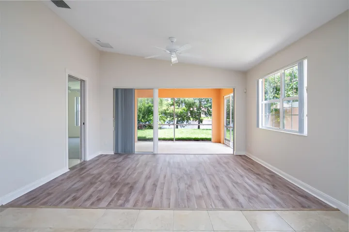 11320Pembroke-10