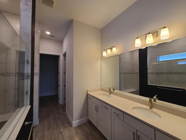Owner's en-suite