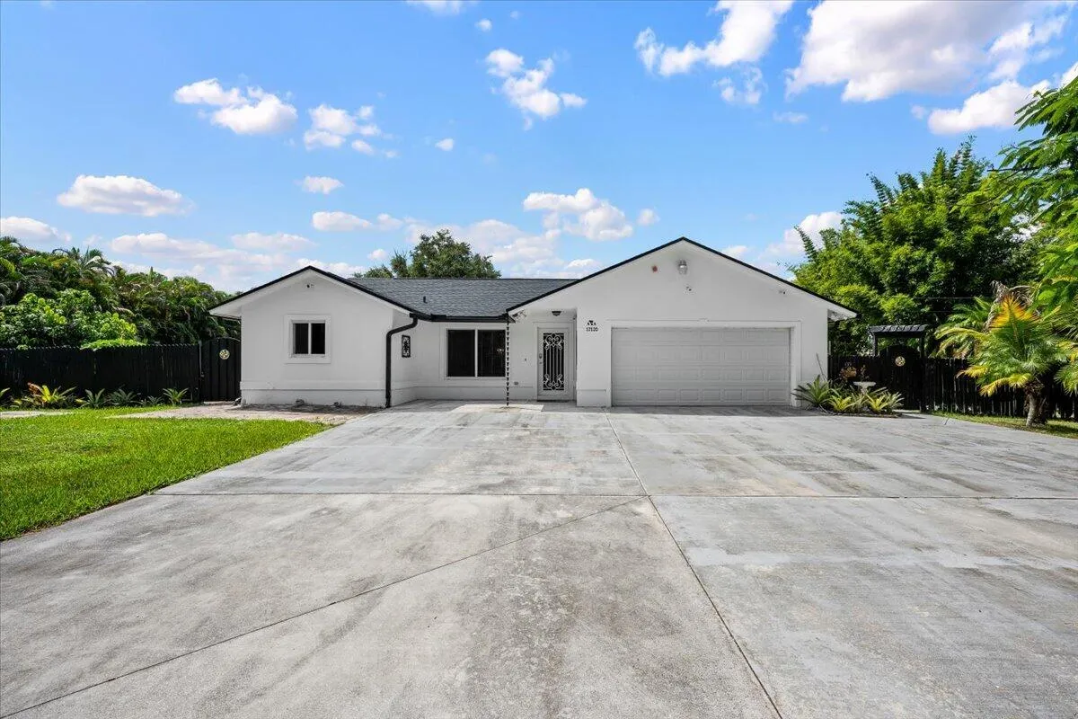 Plenty of room to arrive, park, and feel right at home. The expansive driveway leads you through the property’s tropical surroundings and welcomes you home.