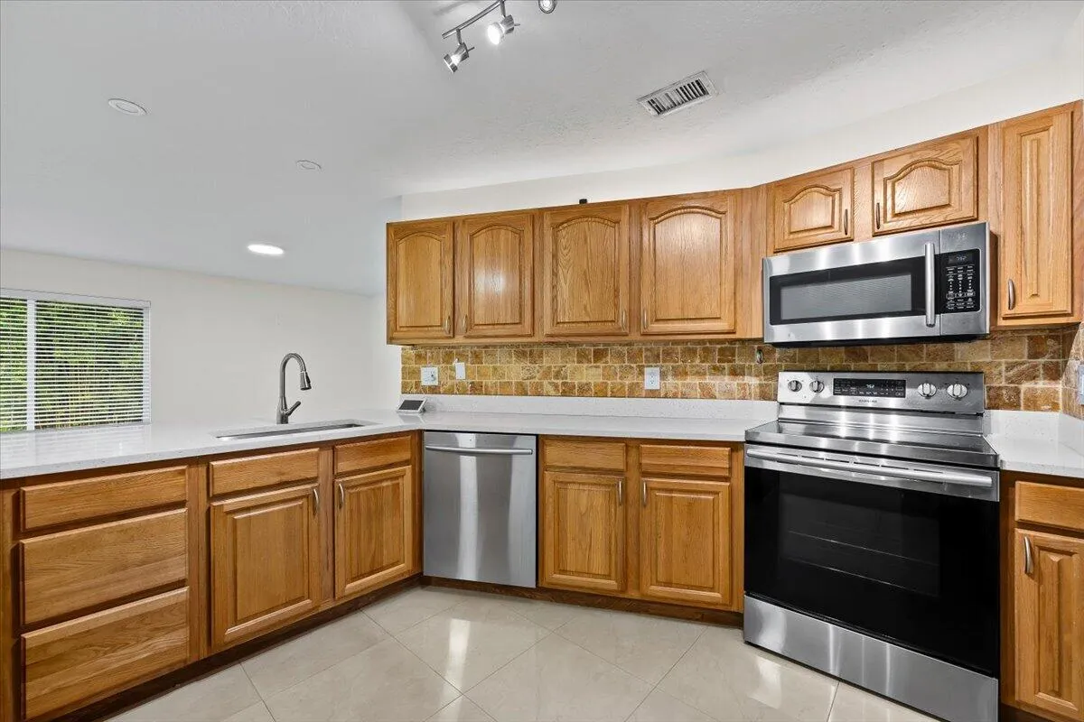 Designed for the moments that happen every day. Generous counter space, abundant cabinetry and stainless-steel appliances create a kitchen that feels just as comfortable preparing dinner as it does gathering over morning coffee.