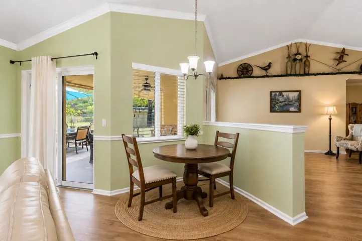 BREAKFAST NOOK
