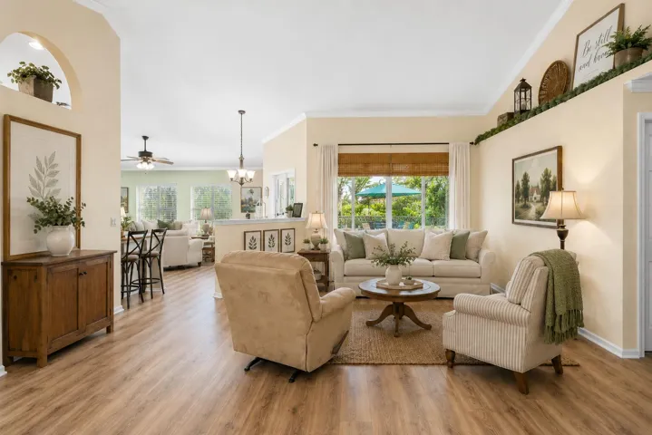 LIVING RM