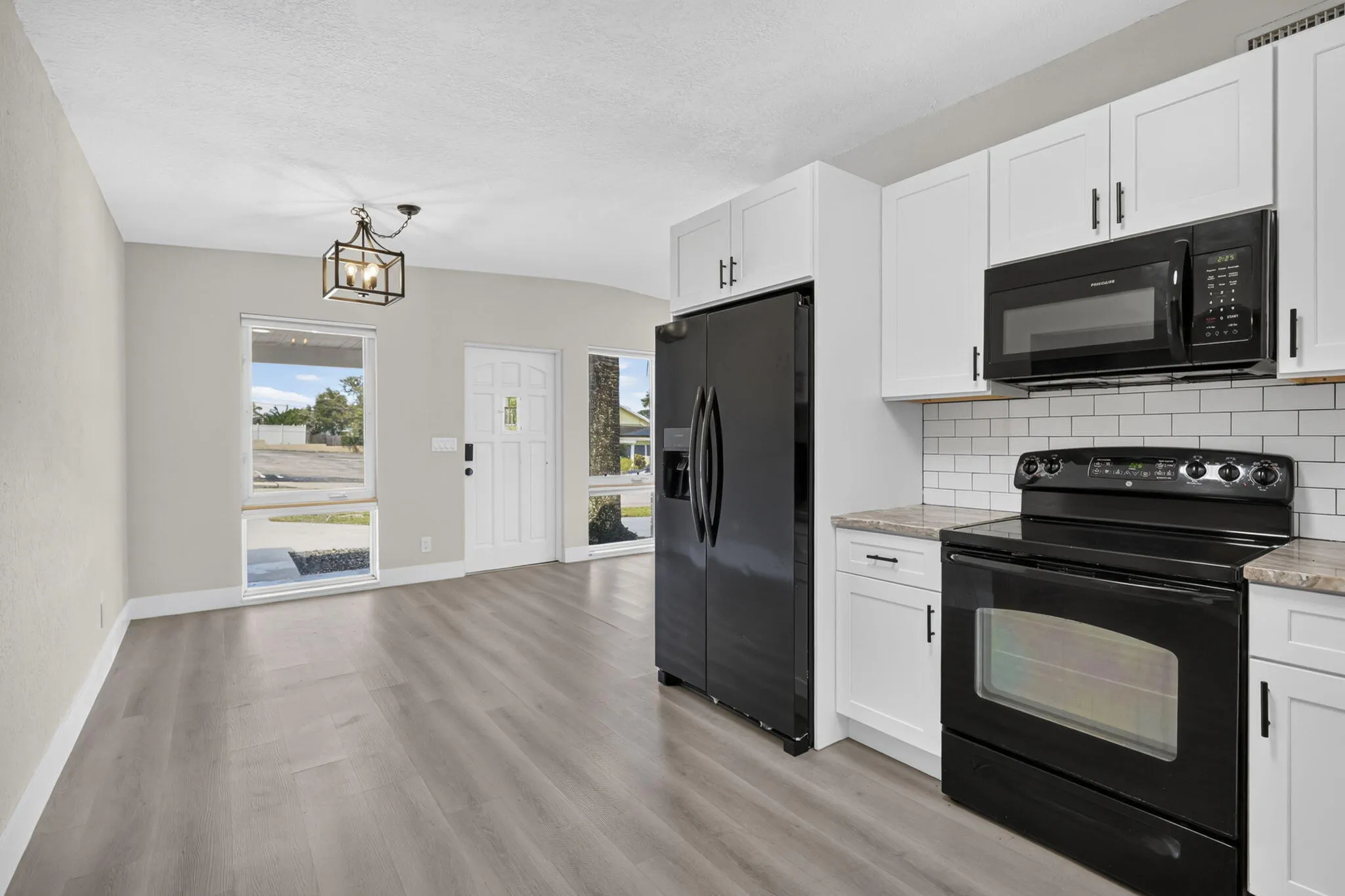 Kitchen/Dining Area