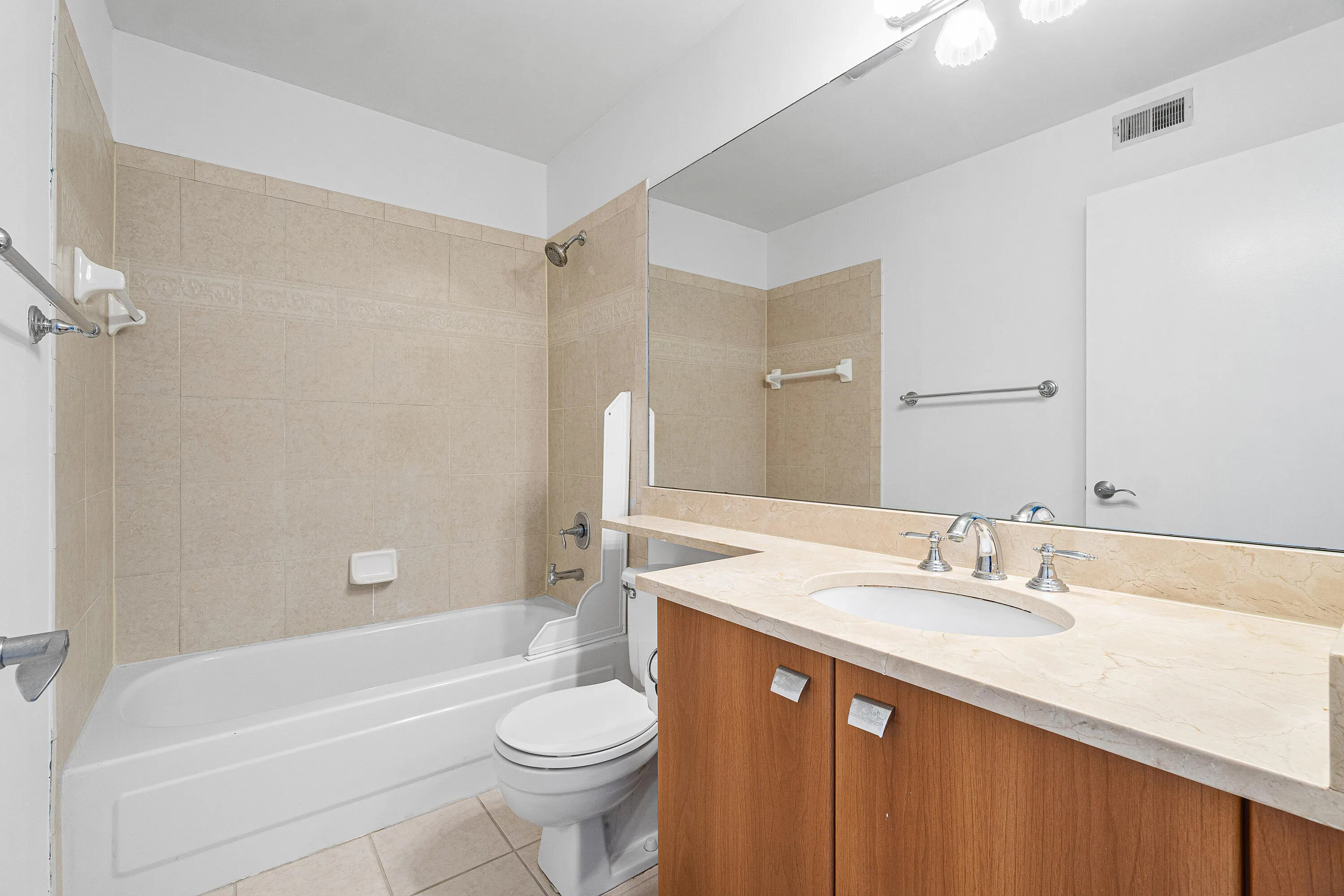 Master En-Suite Bathroom