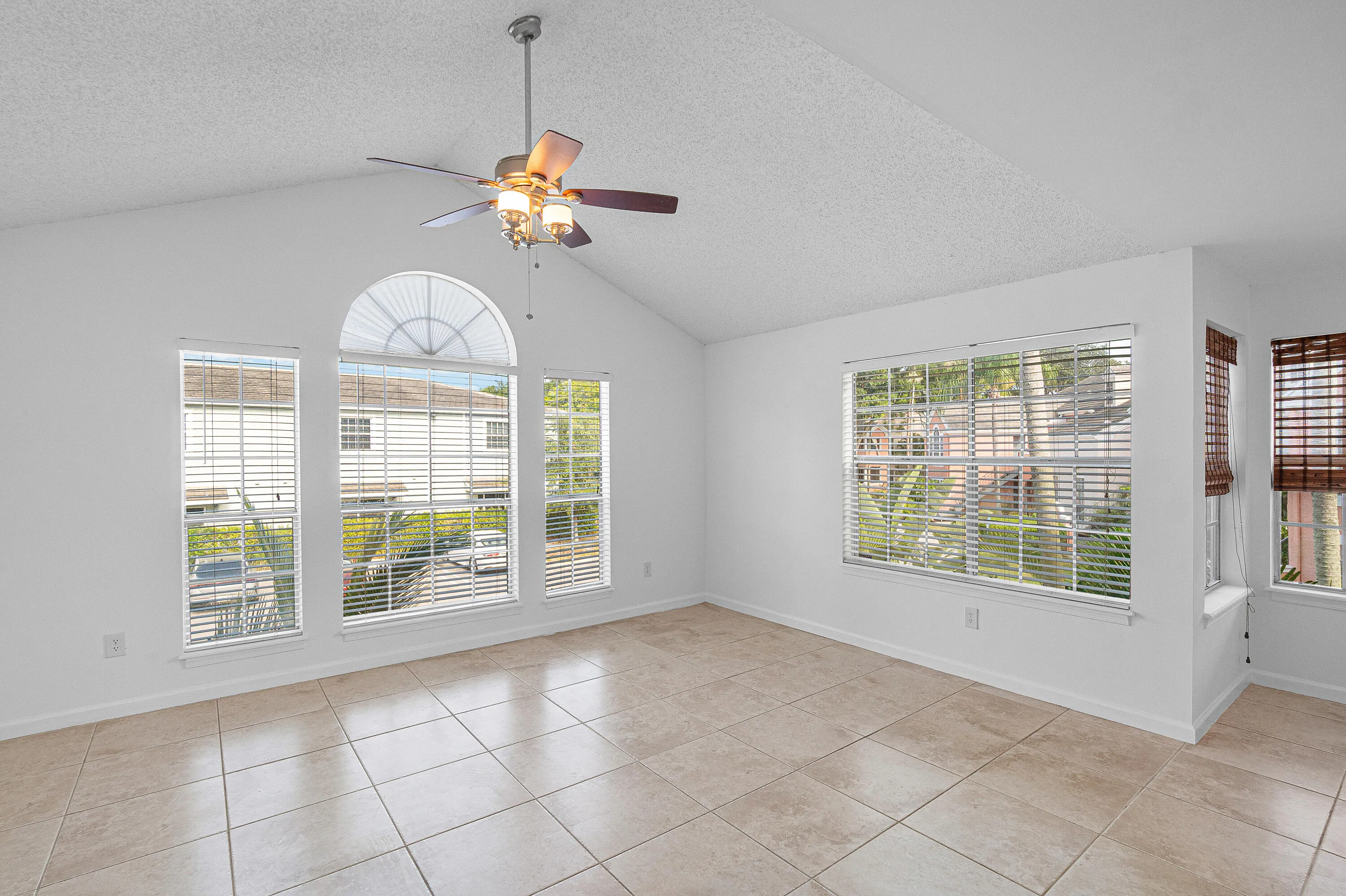 Great Vaulted ceilings and Palladian Window with an Arched Transome