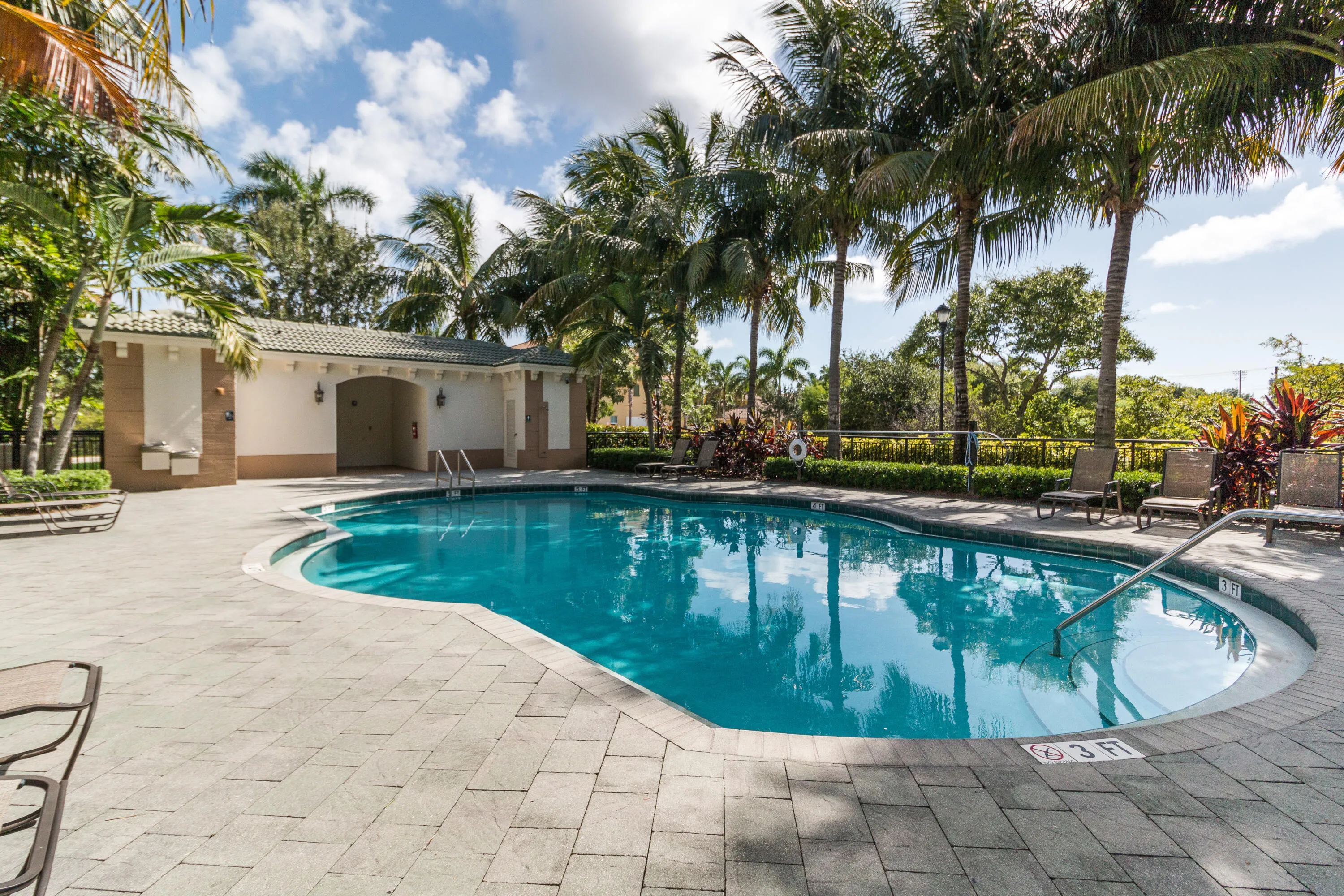 039-1660RenaissanceCommonsBoulevard-2421