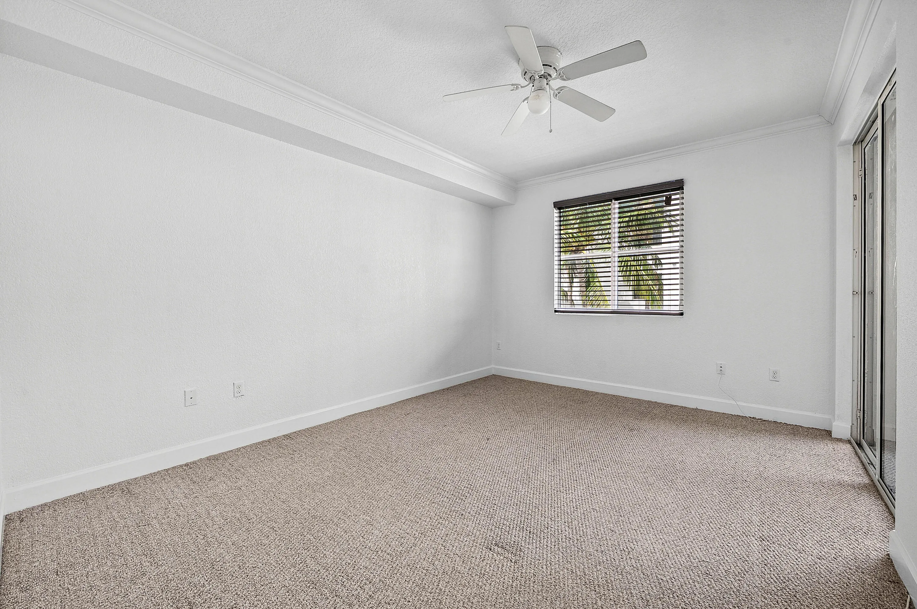 021-1660RenaissanceCommonsBoulevard-2421