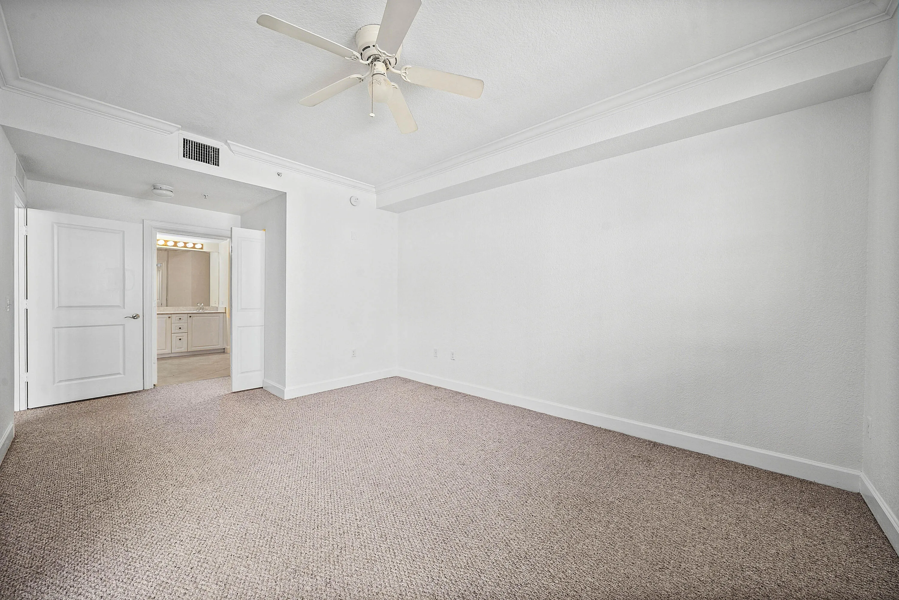 013-1660RenaissanceCommonsBoulevard-2421