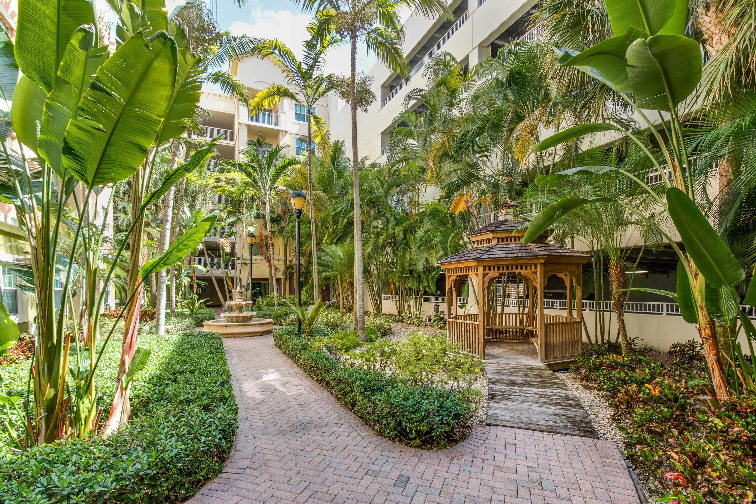 026-1660RenaissanceCommonsBoulevard-2421