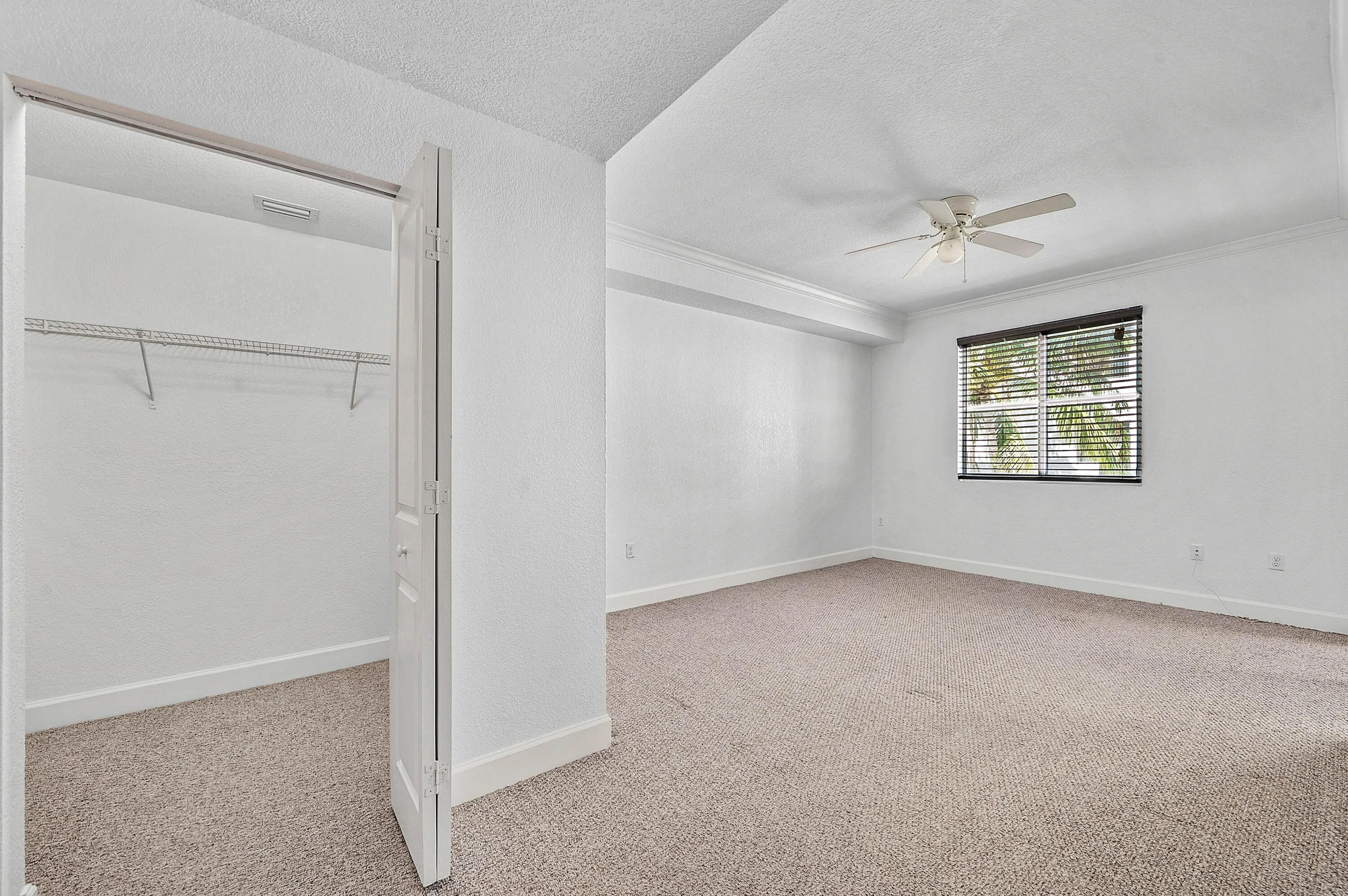 012-1660RenaissanceCommonsBoulevard-2421