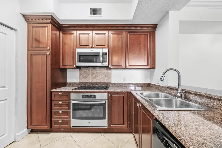 008-1660RenaissanceCommonsBoulevard-2421