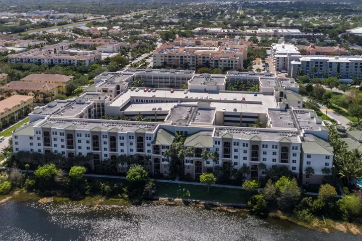 037-1660RenaissanceCommonsBoulevard-2421