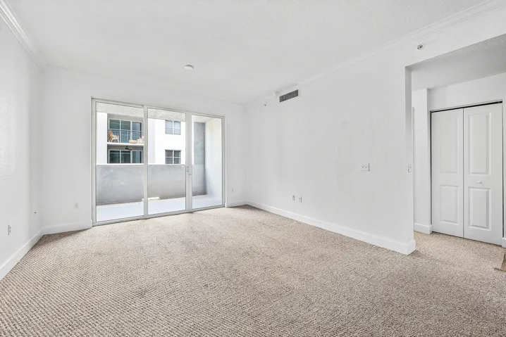 003-1660RenaissanceCommonsBoulevard-2421