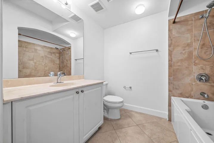 016-1660RenaissanceCommonsBoulevard-2421
