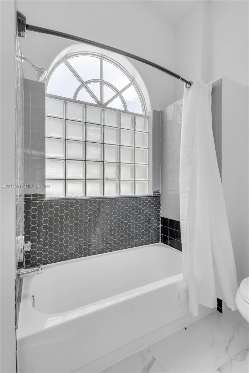 Combination tub -shower