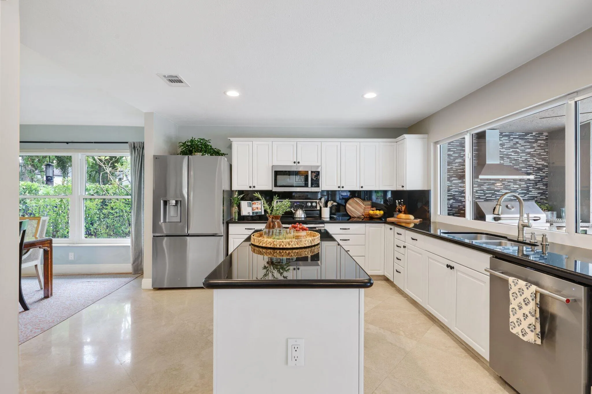 2911 NW 28th Terrace - 18.jpg-SMALL