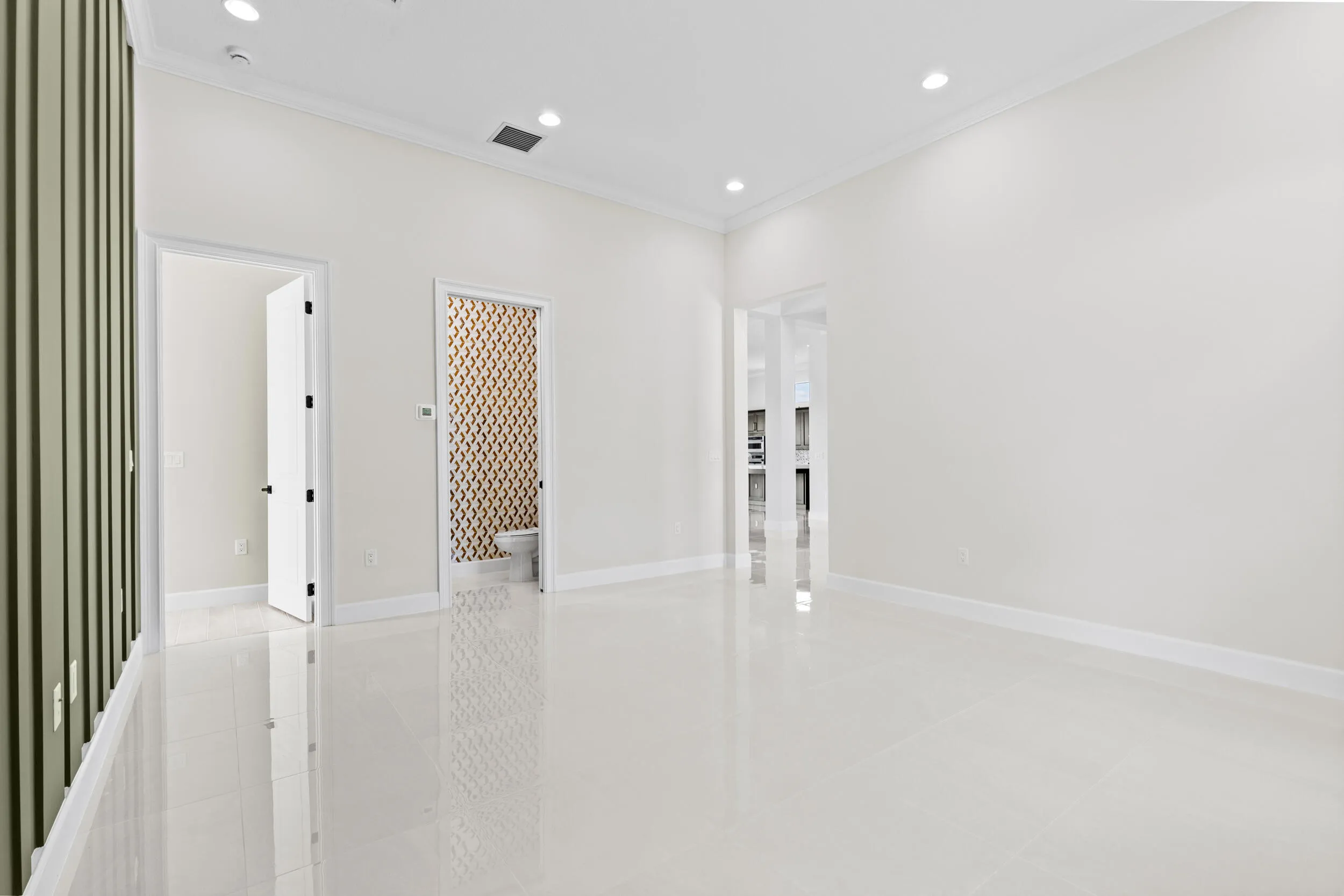 Flex Room with polished tile flooring, white crown molding, recessed lighting, and a textured accent wall