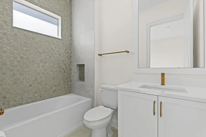 Bedroom 2 en-suite
