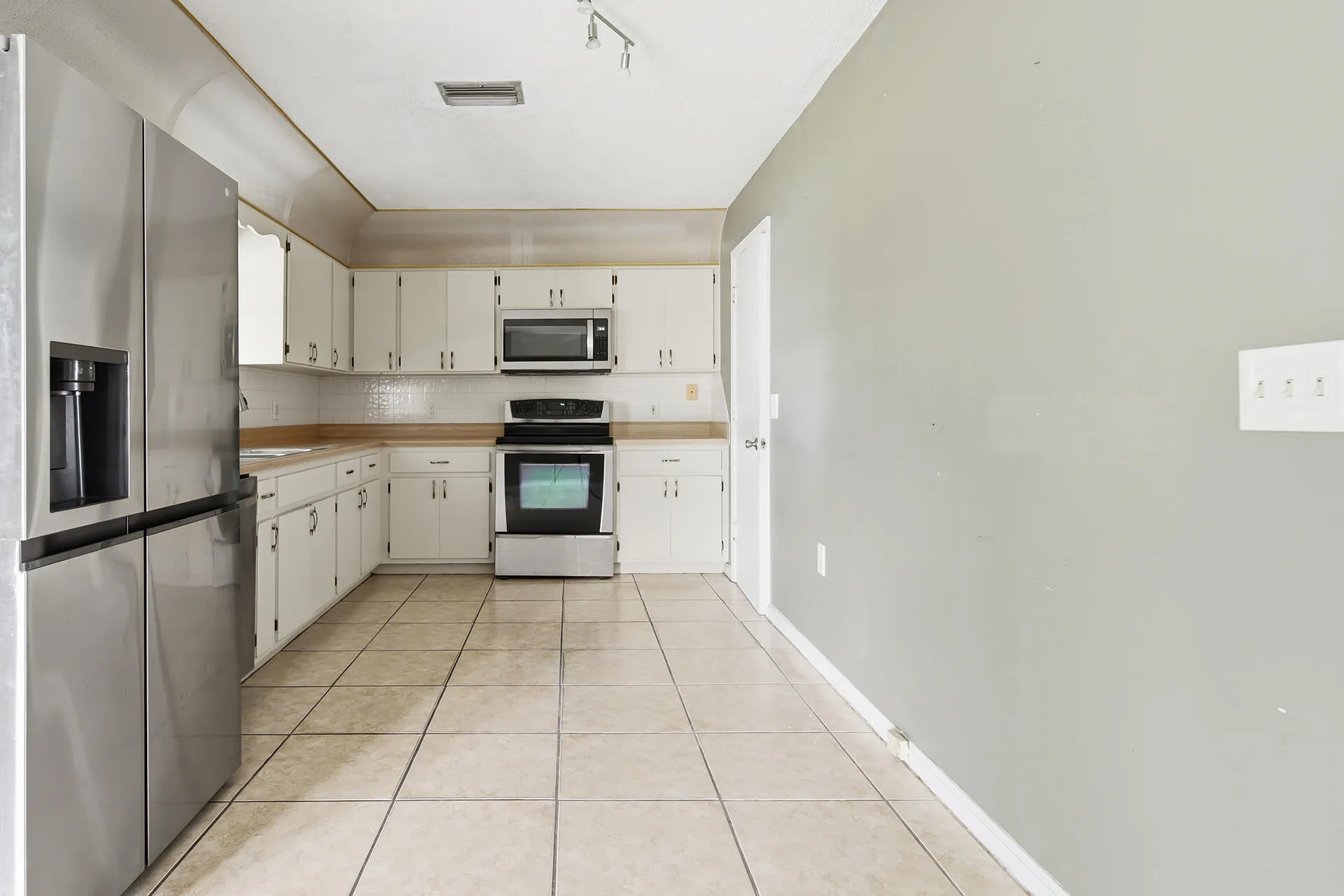 108-SANTA-MONICA-BLVD-33411-015