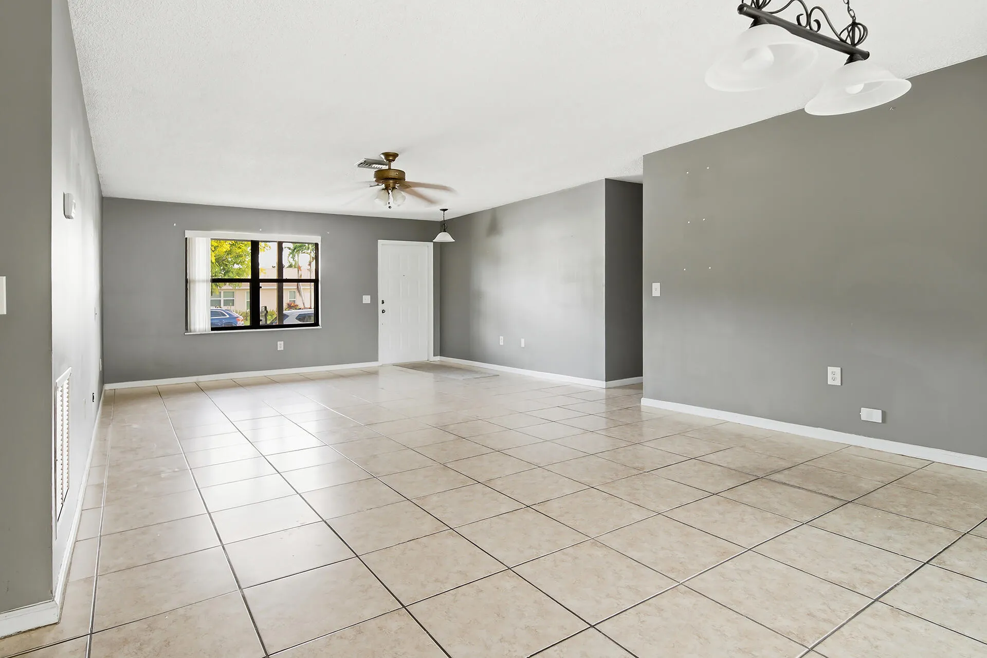 108-SANTA-MONICA-BLVD-33411-011