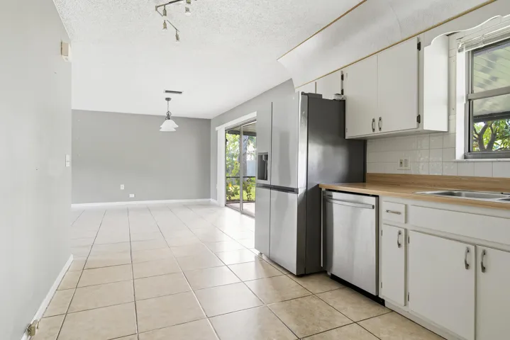 108-SANTA-MONICA-BLVD-33411-017