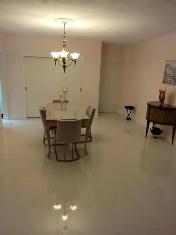 10k Dining Table