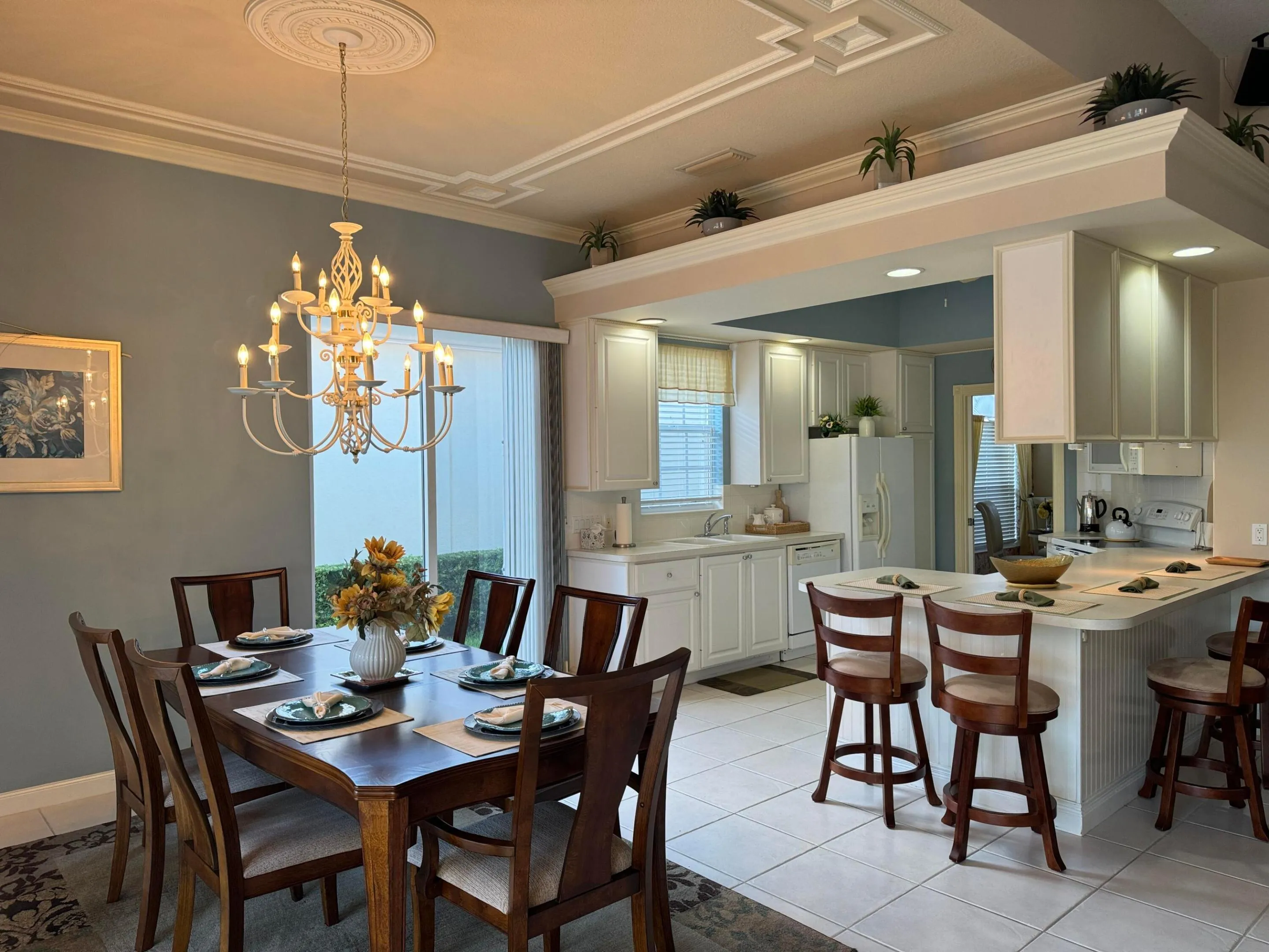 kitchen/ dining
