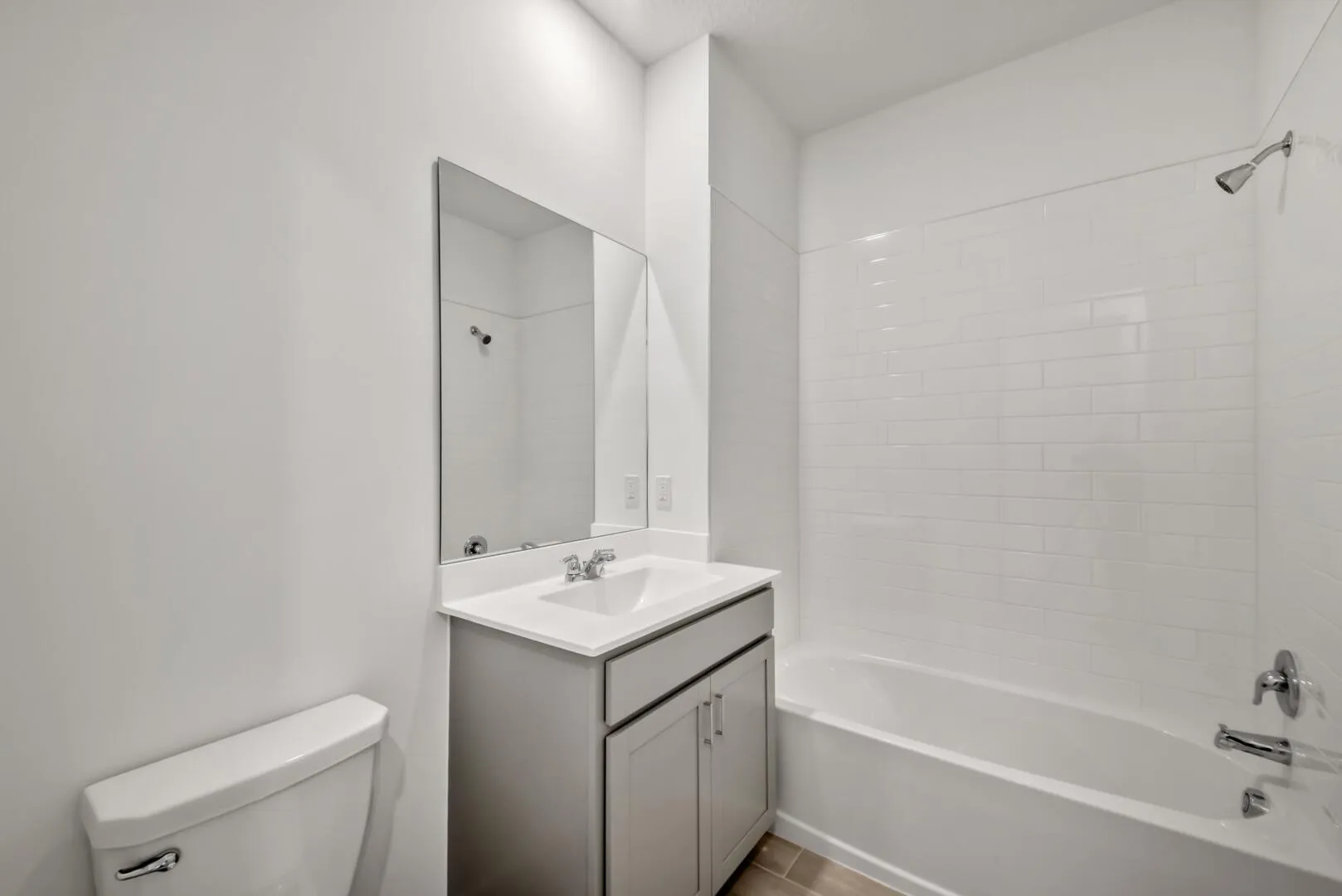 Large 2nd Bathroom