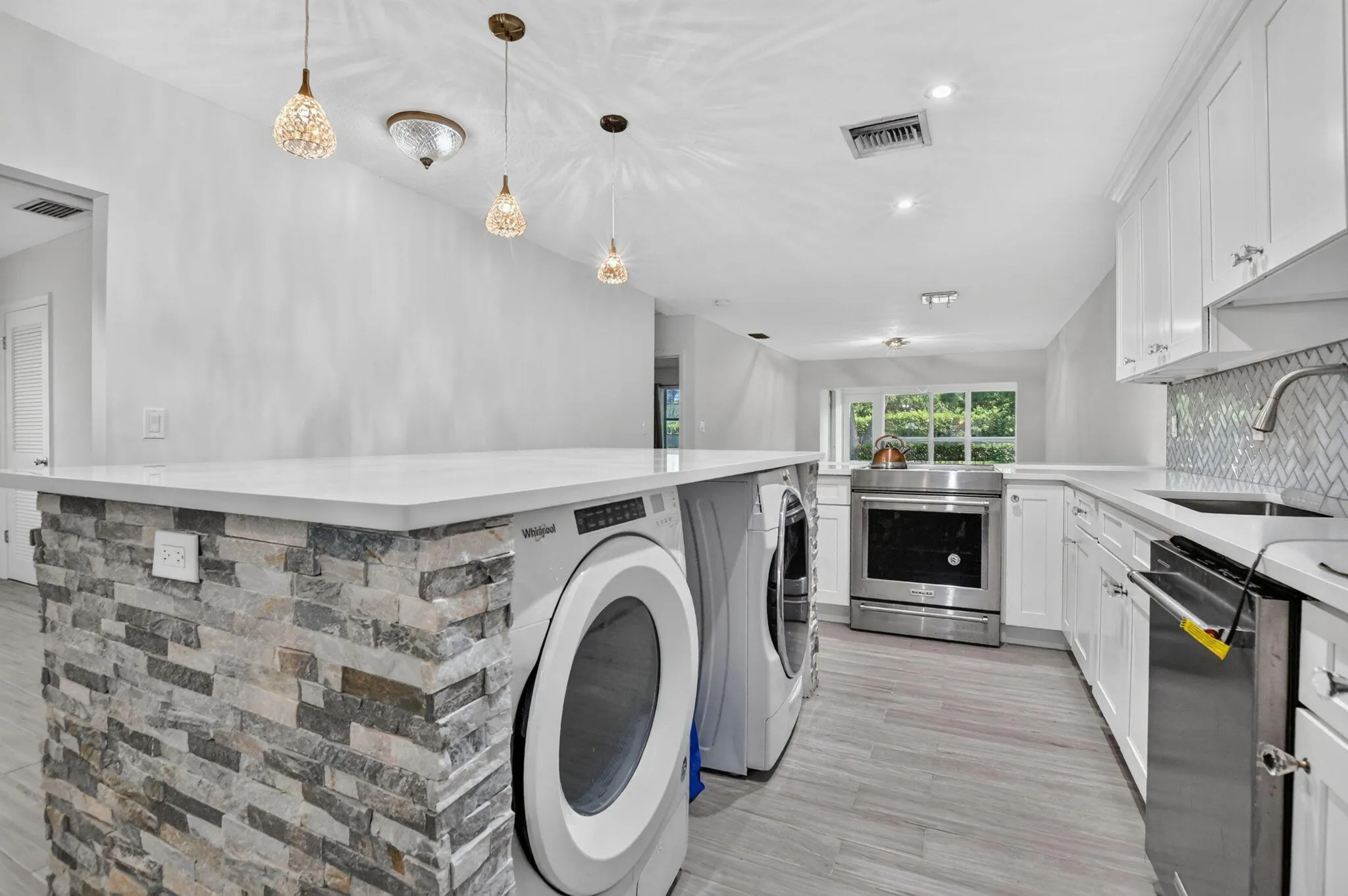 Kitchen/Laundry