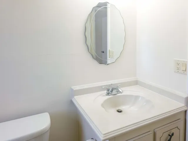 2nd Bathroom 2