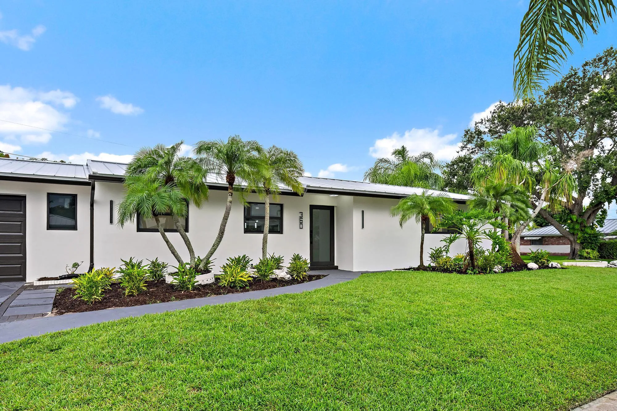 360 Saturn Ave-16