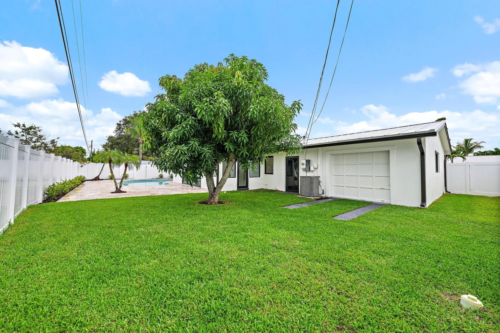 360 Saturn Ave-11