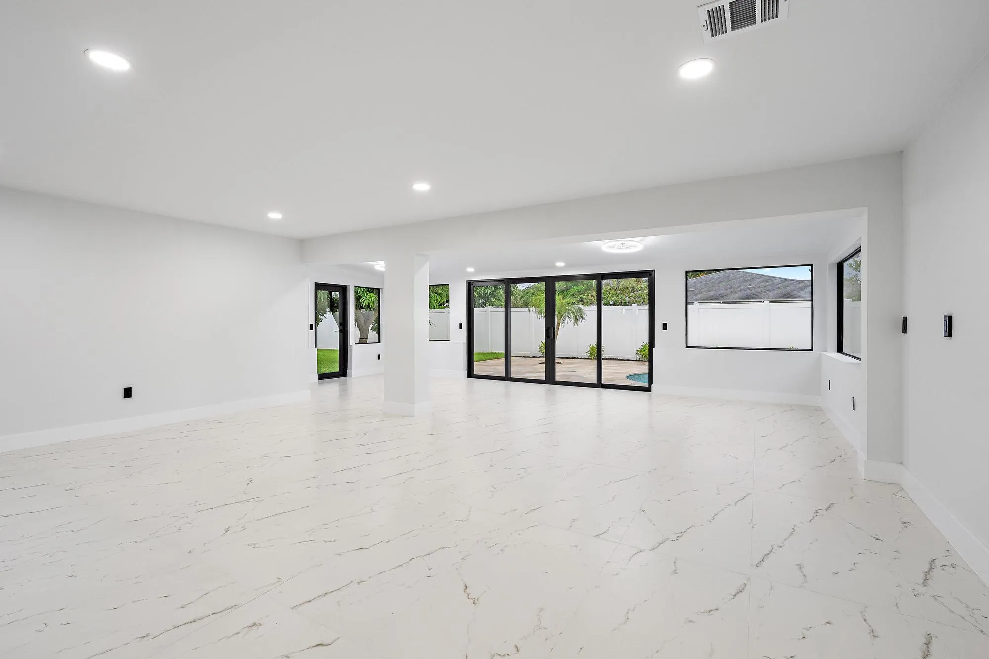 360 Saturn Ave-24