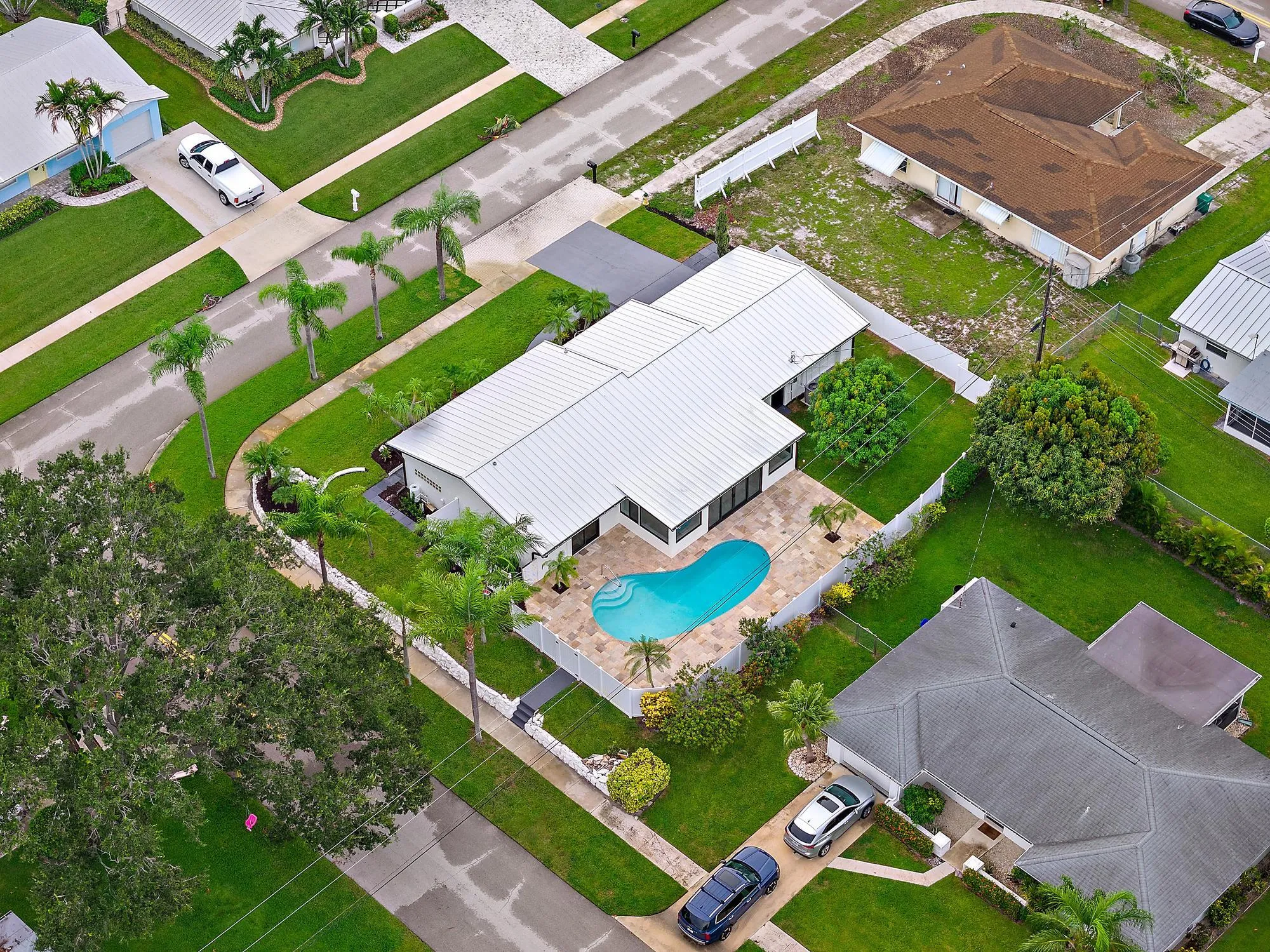 360 Saturn Ave-46