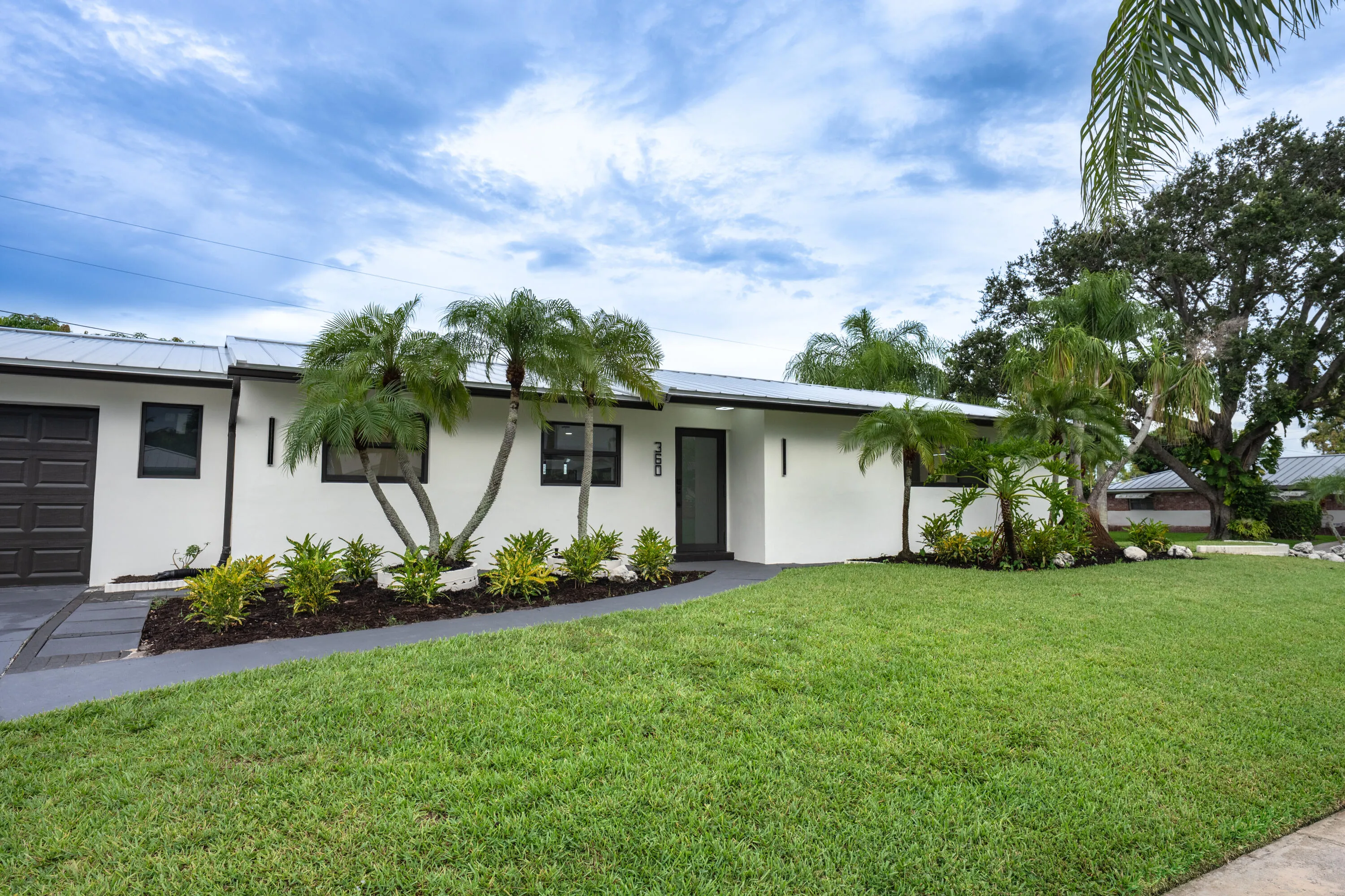 360 Saturn Ave-4