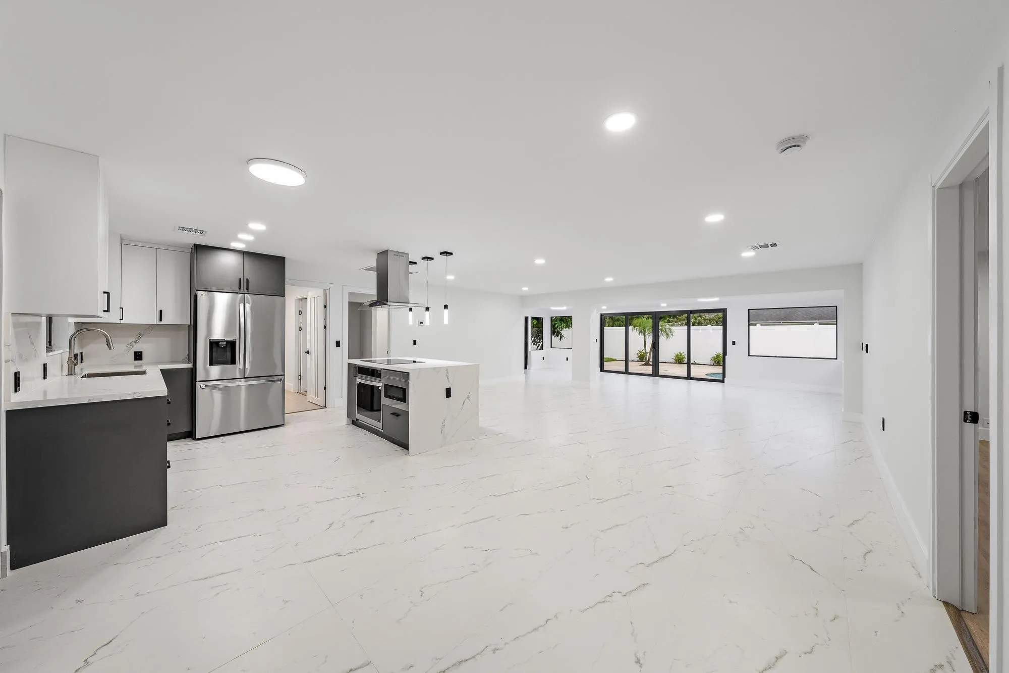 360 Saturn Ave-19