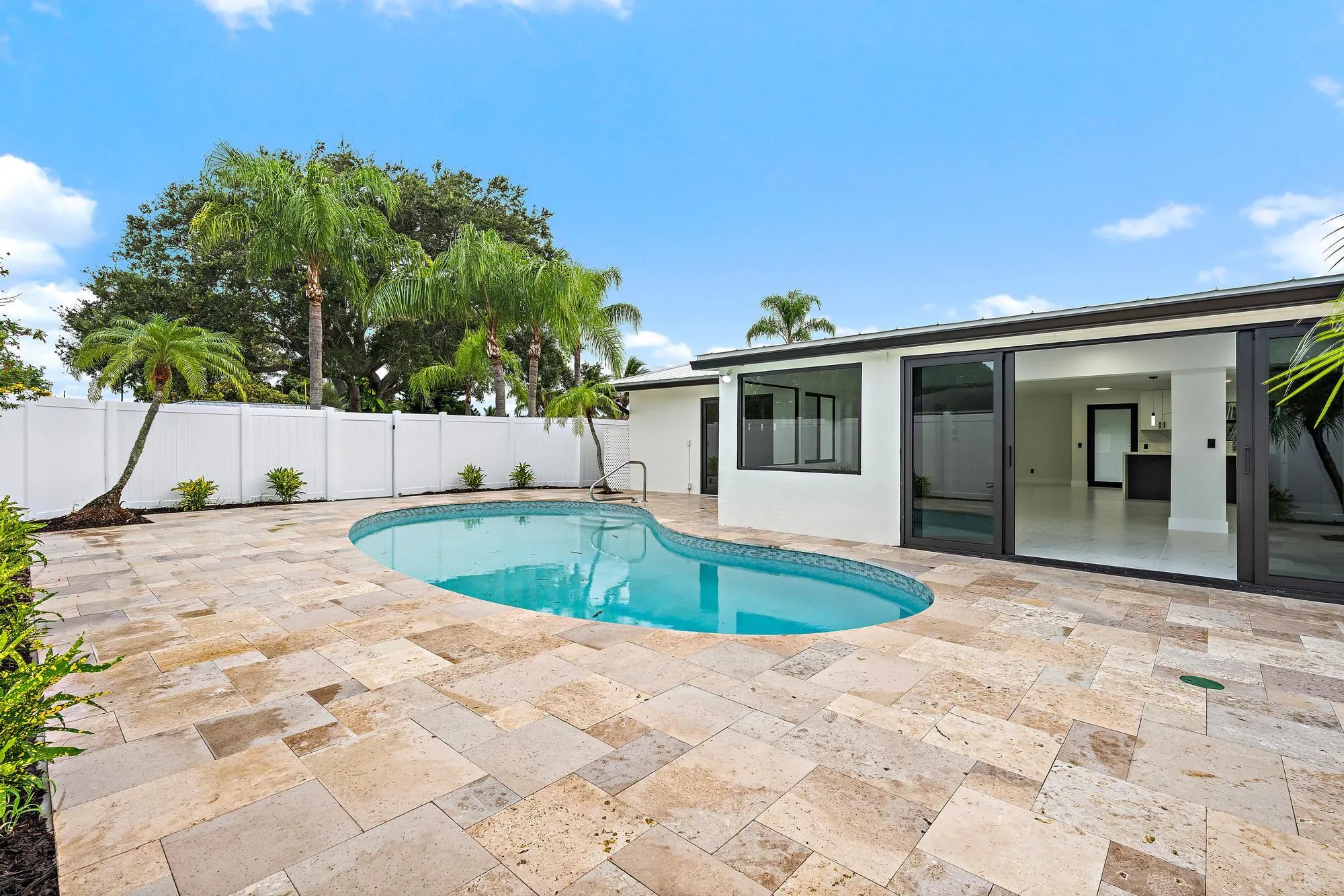 360 Saturn Ave-13