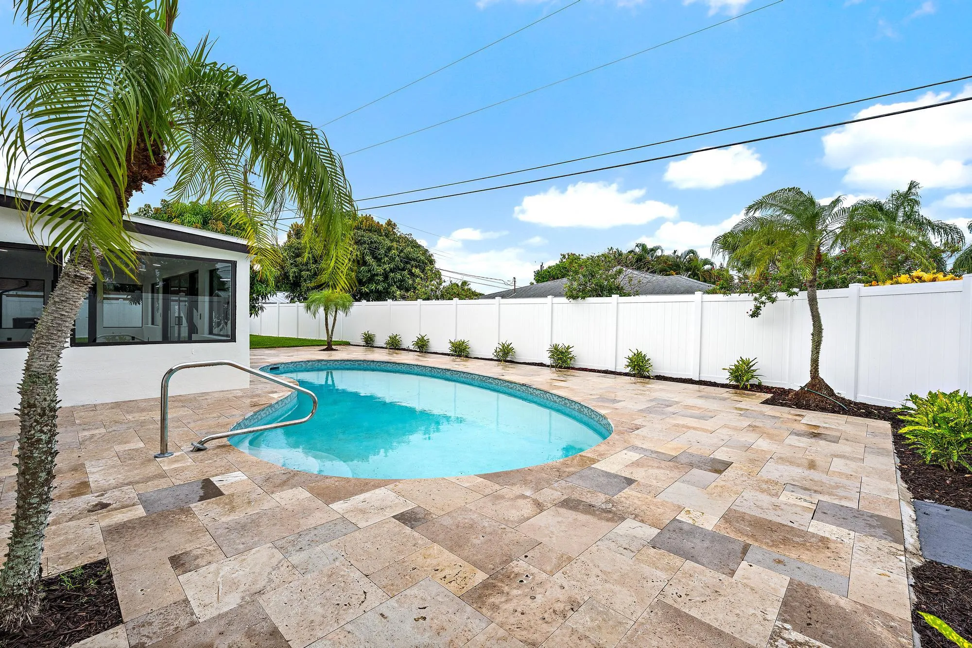 360 Saturn Ave-10